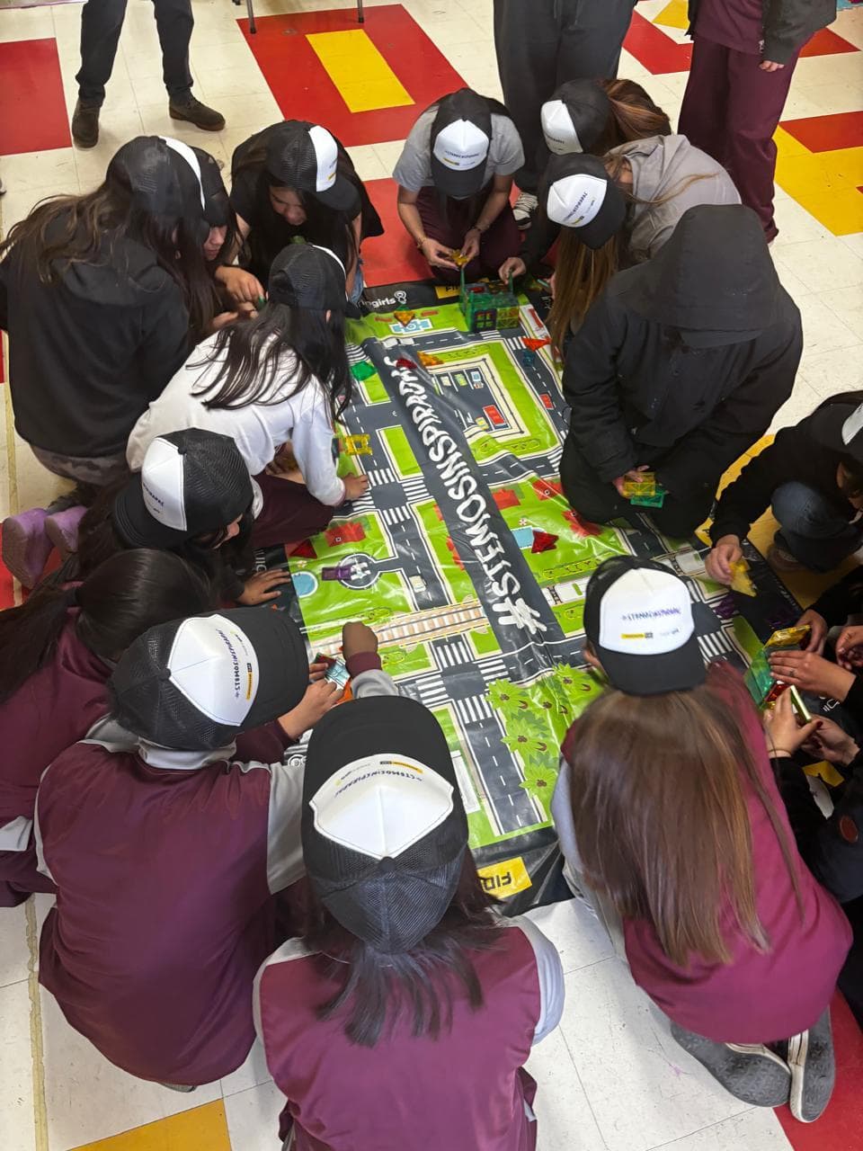 STEMos Inspiradas culmina su recorrido en el sur con talleres de domótica